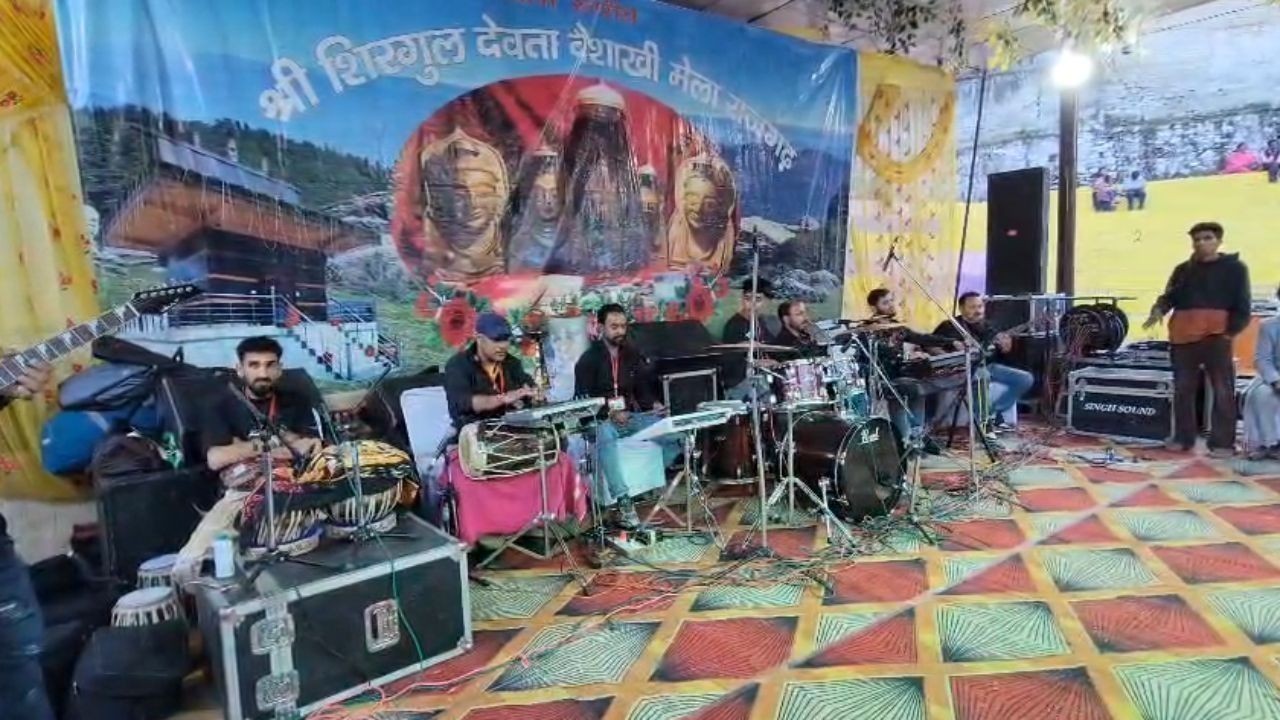 राजगढ़ बैसाखी मेले की स्टार नाइट्स में लायक सोनी बैंड ने संगीत से मचाया धमाल