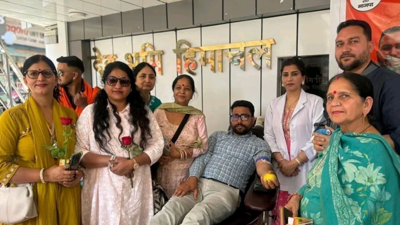 हमीरपुर में विधायक आशीष शर्मा के जन्मदिन पर रक्तदान शिविर का आयोजन