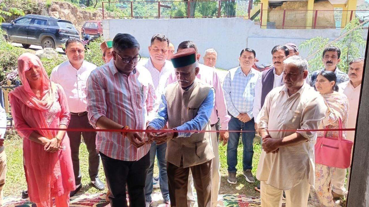 पालमपुर में विधायक आशीष बुटेल ने उचित मूल्य दुकान का लोकार्पण किया