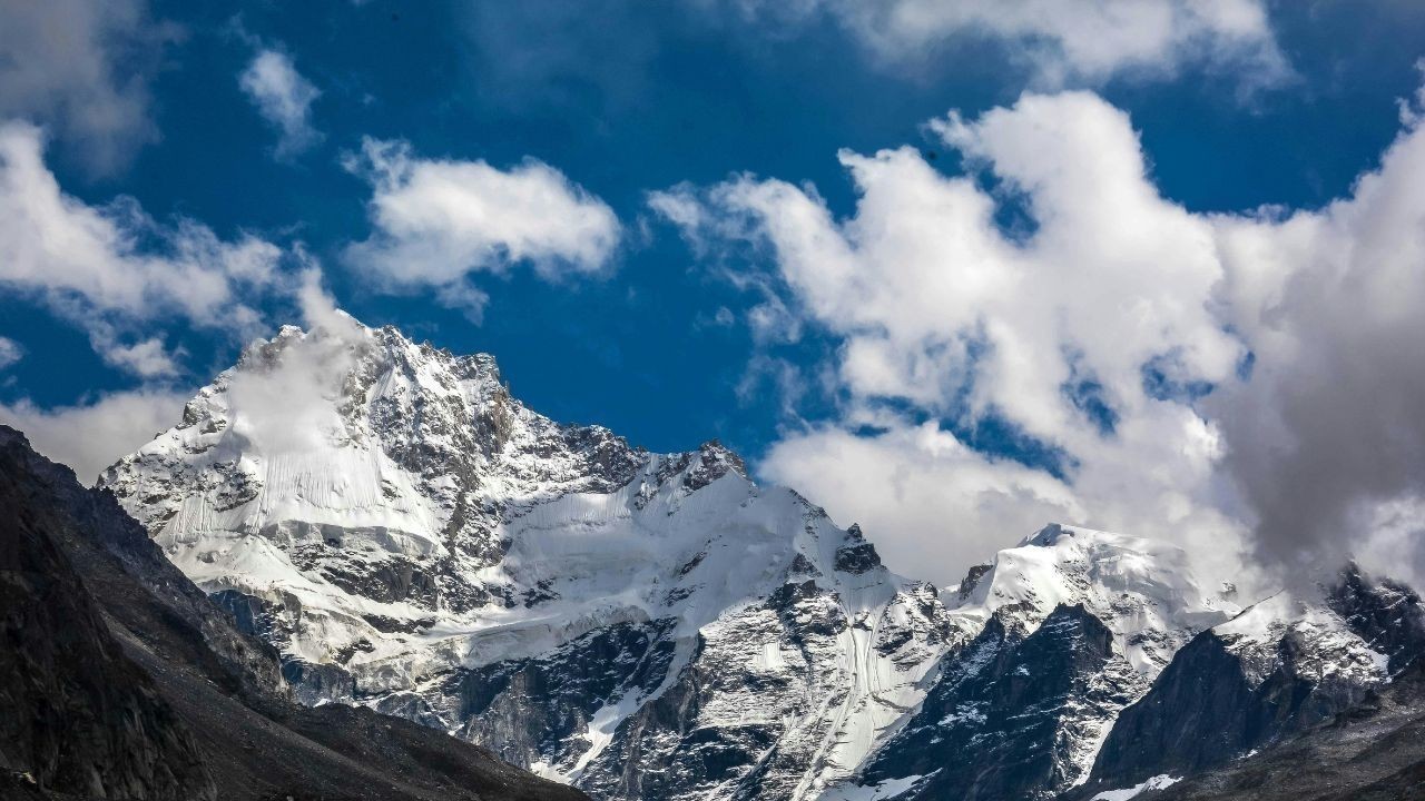 हिमाचल में मौसम ने बदला रुख, कई जिलों में बारिश और तेज हवाओं का अलर्ट