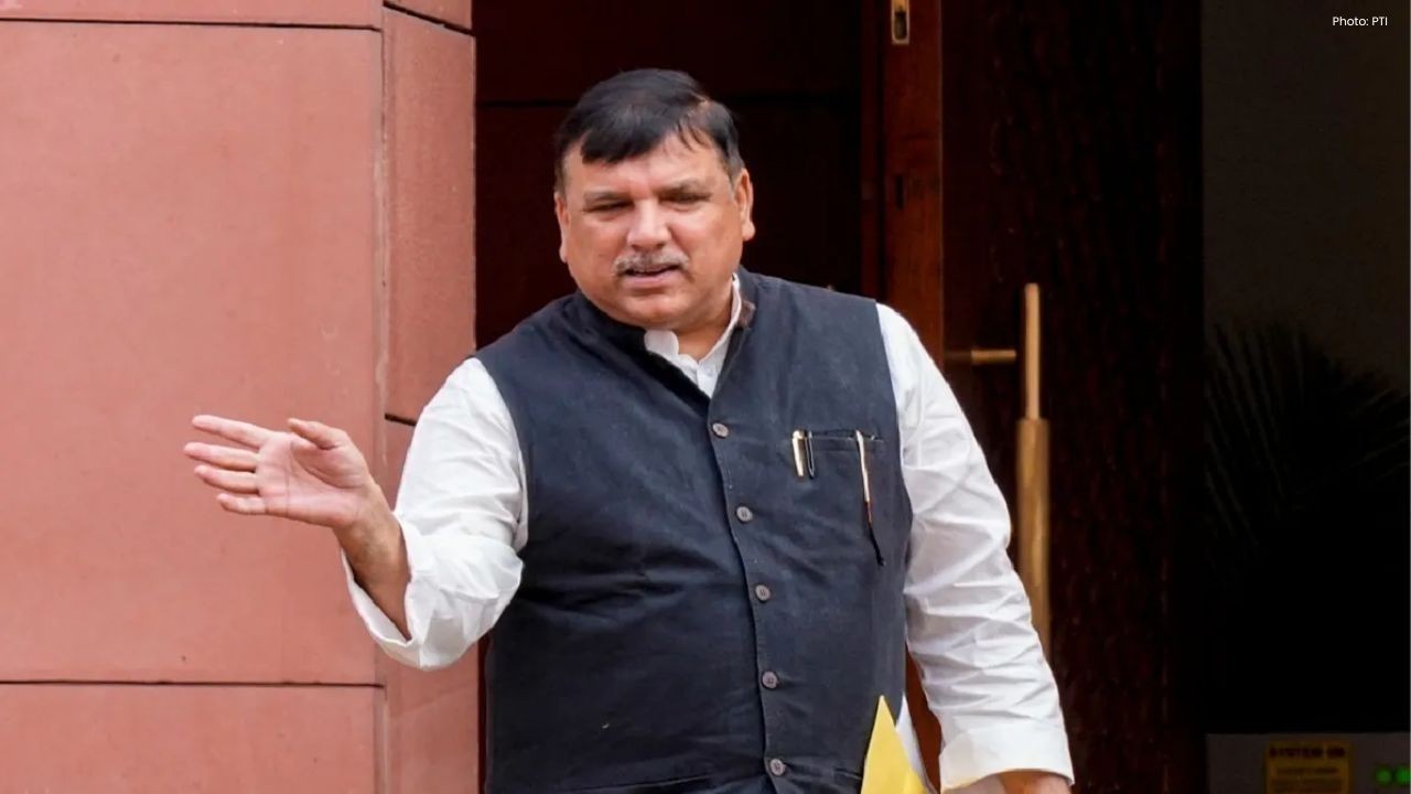 आम आदमी पार्टी में टूट का दावा, संजय सिंह ने BJP पर ऑपरेशन लोटस आरोप लगाए