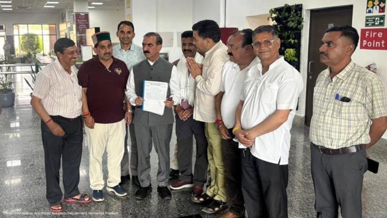 कांगड़ा में टैक्सी और ट्रक यूनियन ने सीएम से मिलकर रखीं कई अहम मांगें