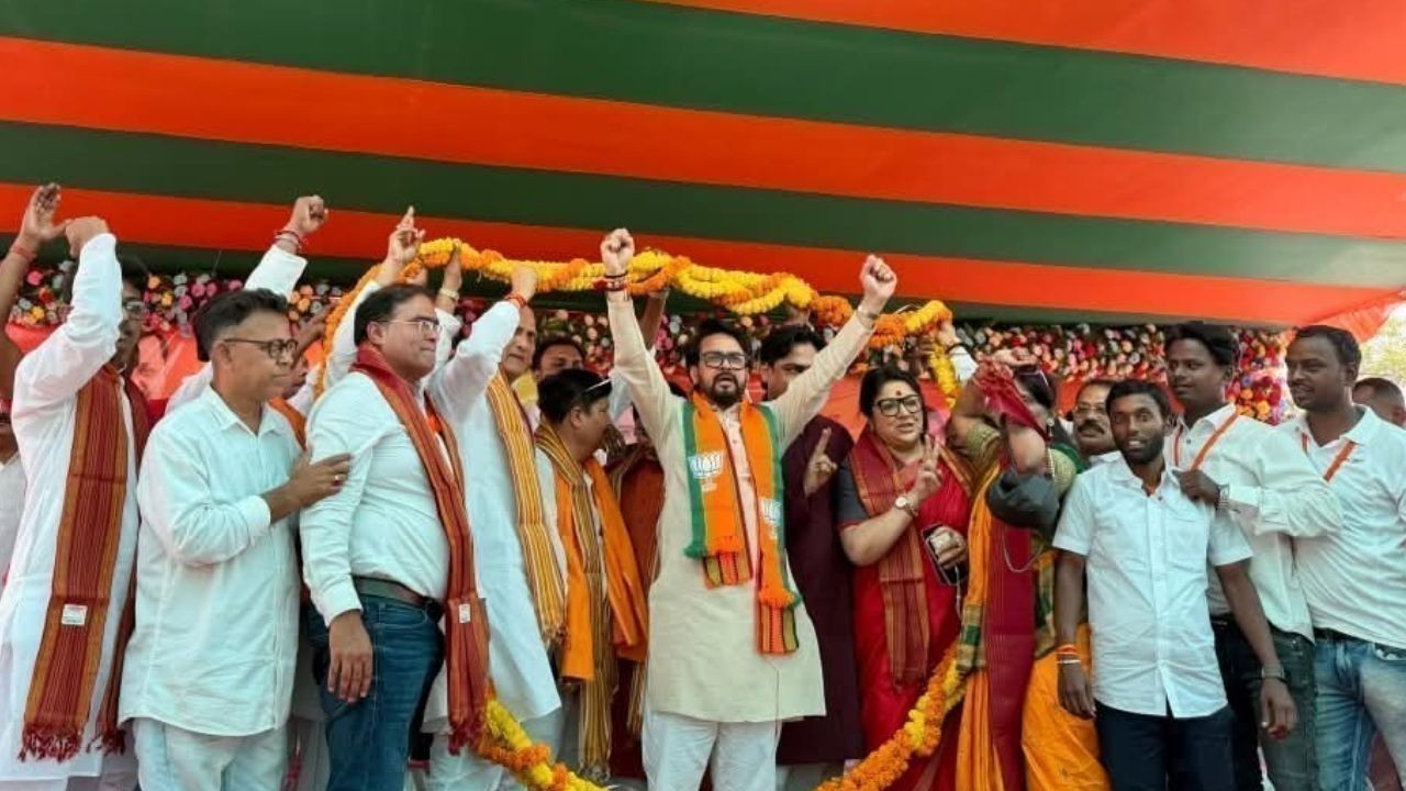 अनुराग ठाकुर का बंगाल में भाषण, ममता सरकार पर लगाए गंभीर आरोप