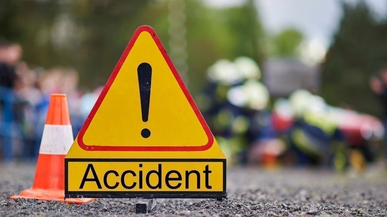 धौलाकुआं में कार की टक्कर से 17 साल के किशोर की मौत, एक गंभीर घायल