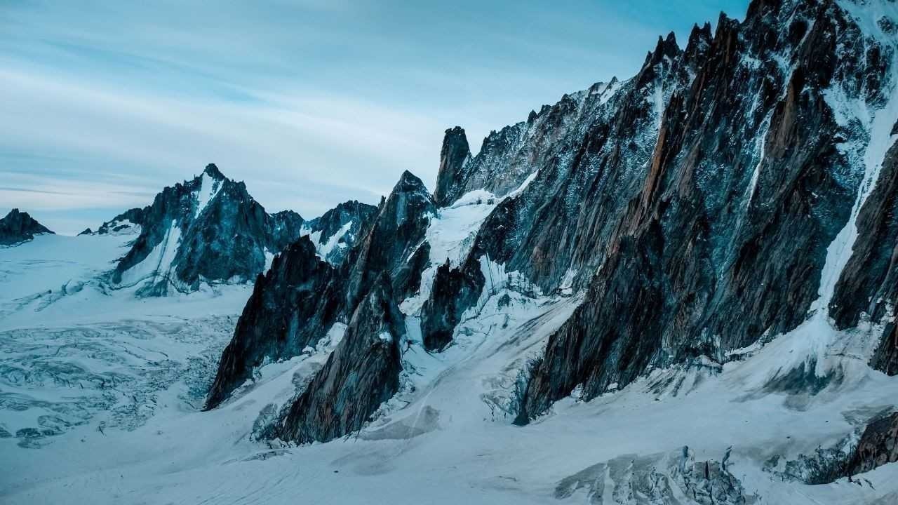 लाहौल स्पीति में ग्लेशियर गिरने की घटनाएं बढ़ीं, प्रशासन ने जारी किया अलर्ट