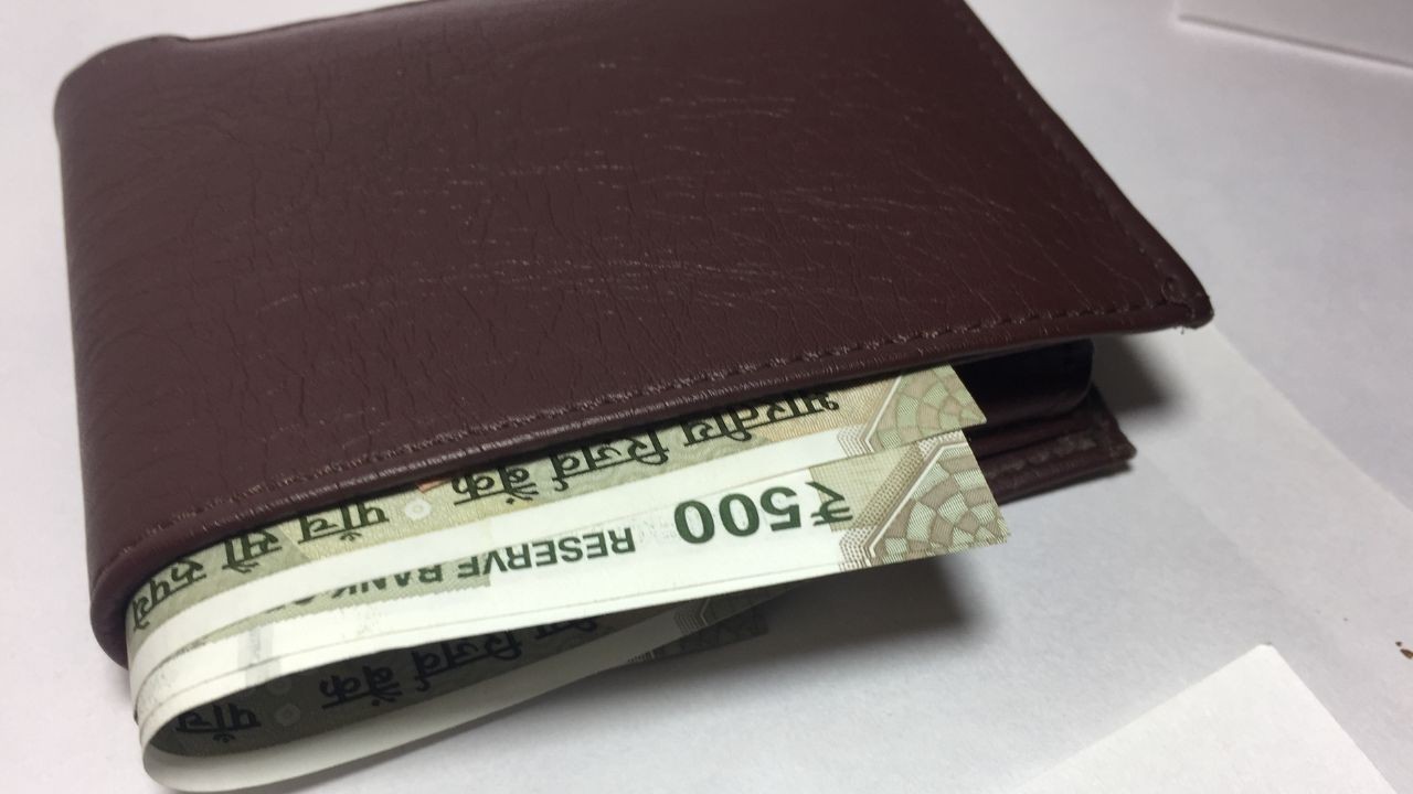 बद्दी ट्रैफिक पुलिस ने दिखाई ईमानदारी, गुम पर्स सुरक्षित लौटाया