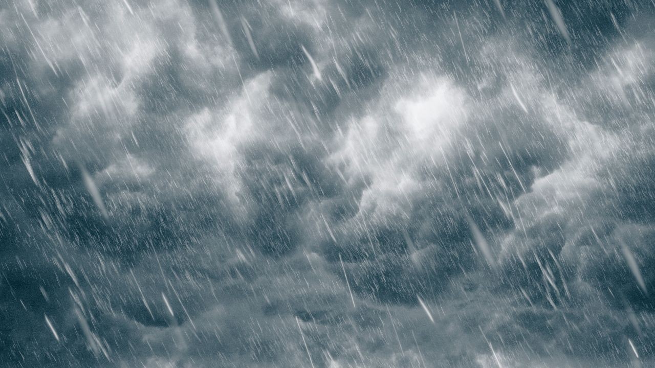 हिमाचल में मौसम ने ली अचानक करवट, तेज हवाएं-बारिश से किसानों और बागवानों की बढ़ी चिंता