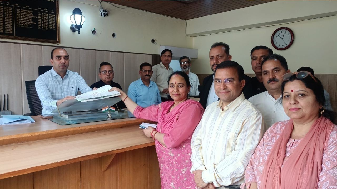 पालमपुर नगर निगम चुनाव में नामांकन शुरू, दो महिला प्रत्याशियों ने भरे पर्चे