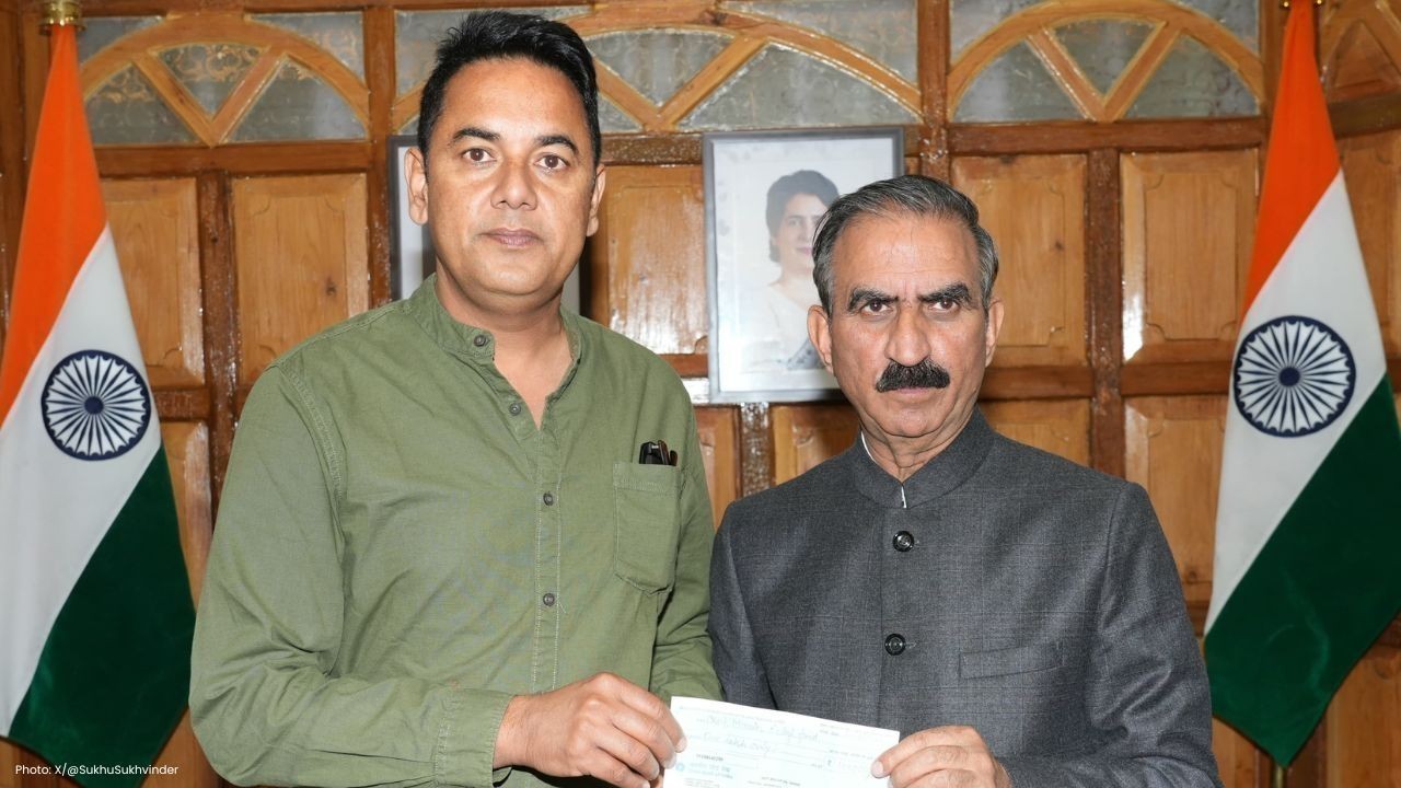 चिंतपूर्णी विधायक सुदर्शन बबलू ने मुख्यमंत्री राहत कोष में 1 लाख का योगदान दिया