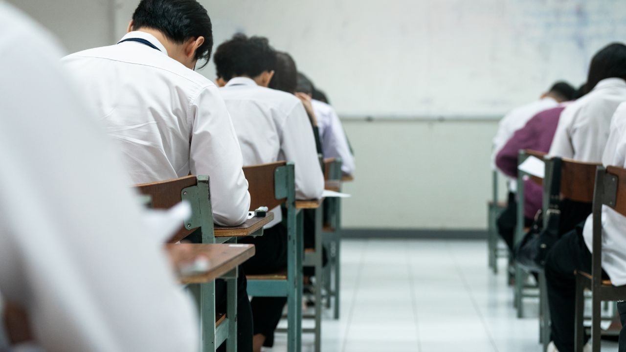 हिमाचल में कम छात्र संख्या वाले 100 सरकारी स्कूलों को किया जाएगा मर्ज