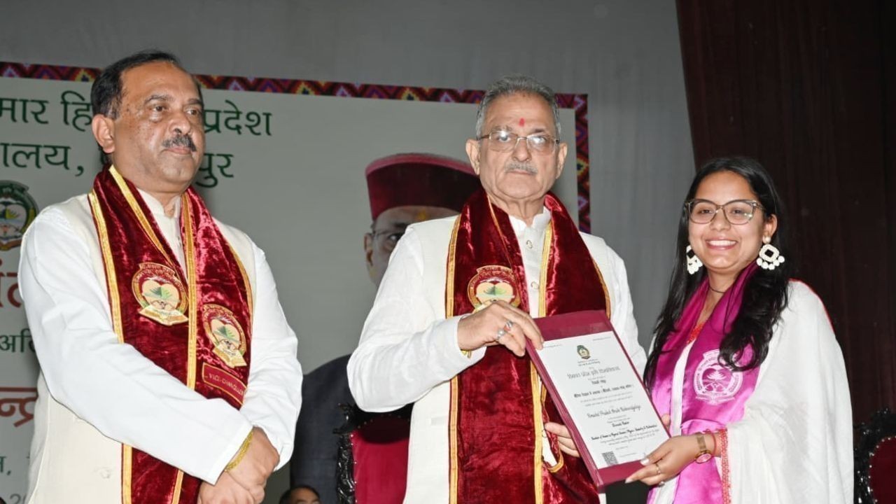 पालमपुर कृषि विश्वविद्यालय समारोह में राज्यपाल ने किया मेधावियों का सम्मान