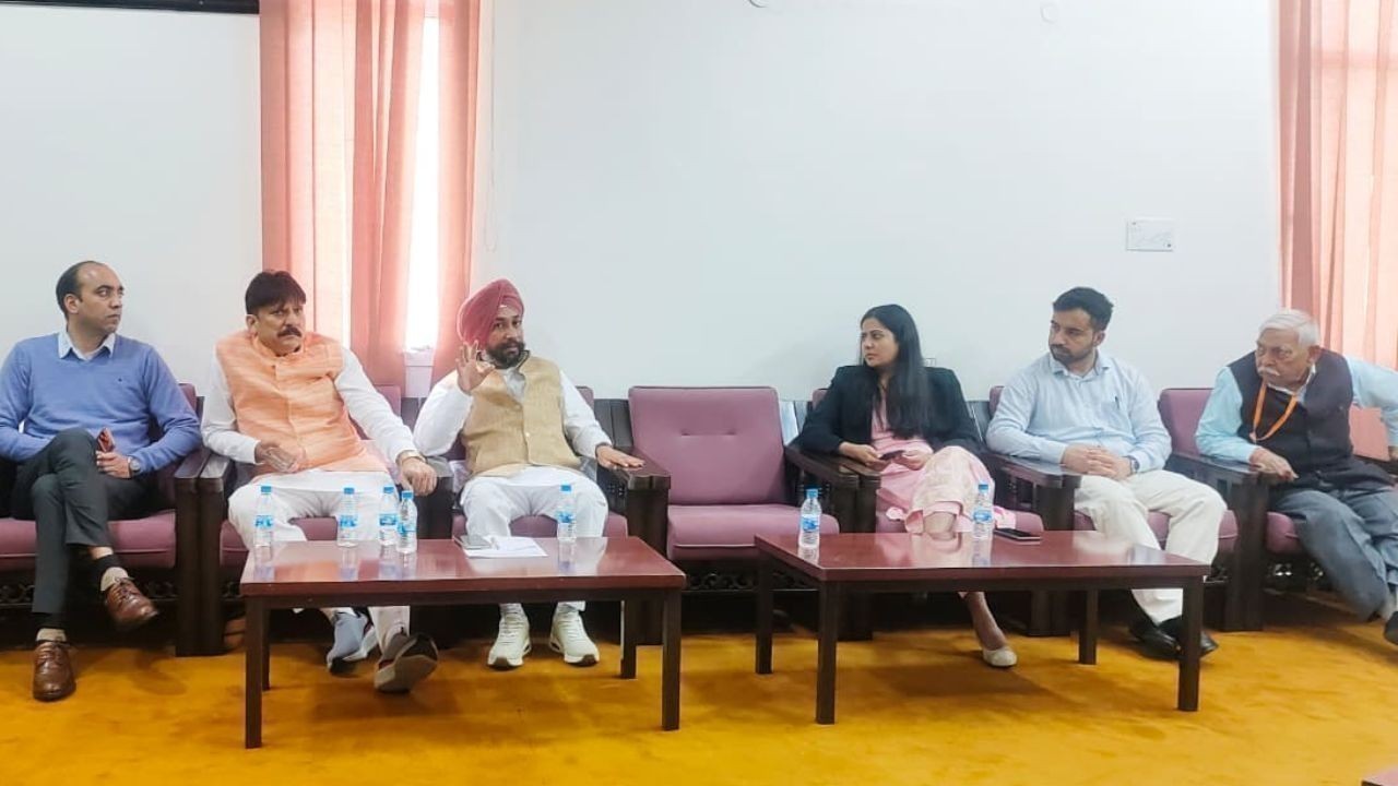 पालमपुर में सफाई कर्मचारियों के कल्याण को लेकर आयोग ने दिए अहम निर्देश