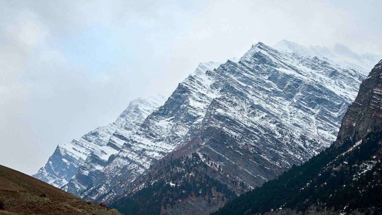 हिमाचल में बारिश और बर्फबारी का दौर, मौसम विभाग ने जारी किया अलर्ट