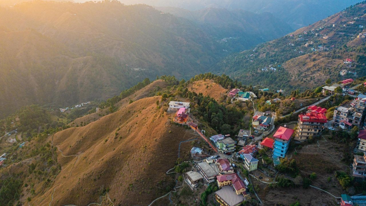 हिमाचल में तेज धूप से बढ़ी गर्मी, शिमला-ऊना में तापमान में भारी उछाल