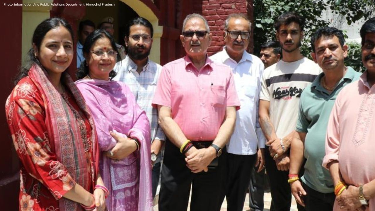 जम्मू में राज्यपाल कविंदर गुप्ता ने पंडित प्रेमनाथ डोगरा को दी श्रद्धांजलि