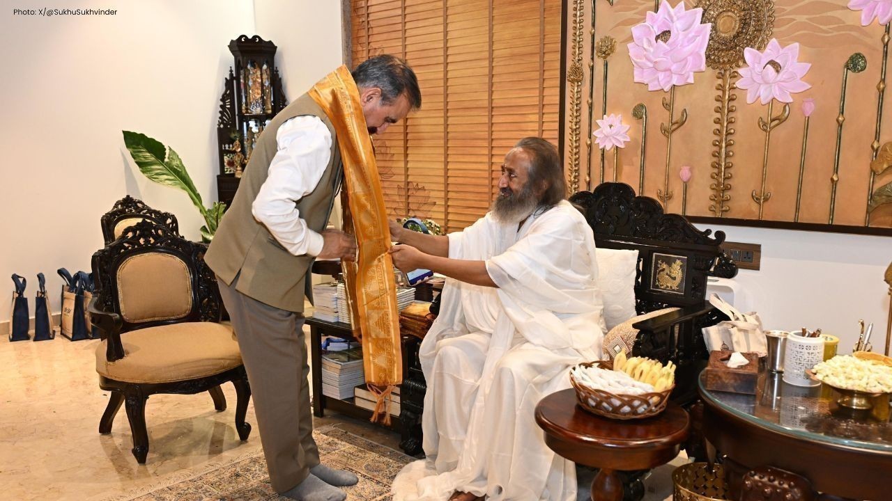 मुख्यमंत्री सुक्खू ने श्री श्री रविशंकर से की मुलाकात, प्राकृतिक खेती पर चर्चा