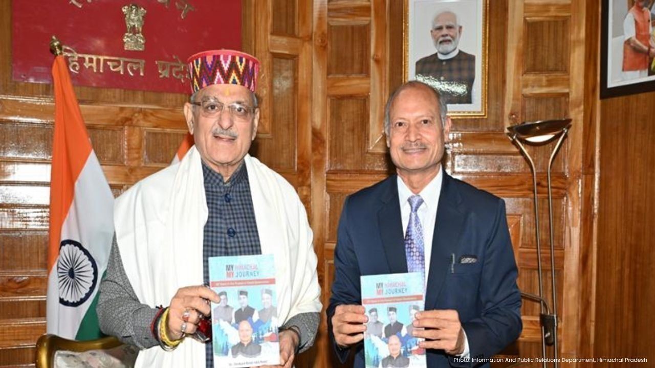 राज्यपाल कविंदर गुप्ता ने डॉ. श्रीकांत बाल्दी की पुस्तक ‘माय हिमाचल माय जर्नी’ का किया विमोचन