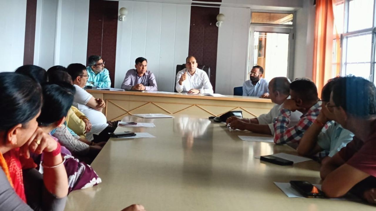 नगर निगम चुनाव मतगणना प्रक्रिया को  लेकर  प्रत्याशियों के साथ बैठक आयोजित