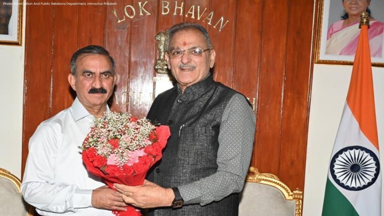 शिमला में मुख्यमंत्री ने राज्यपाल से की शिष्टाचार भेंट, विकास पर हुई चर्चा