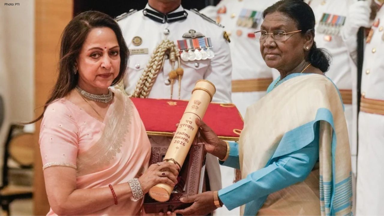 राष्ट्रपति भवन में धर्मेंद्र को मिला पद्म विभूषण, परिवार के लिए बना बेहद भावनात्मक पल