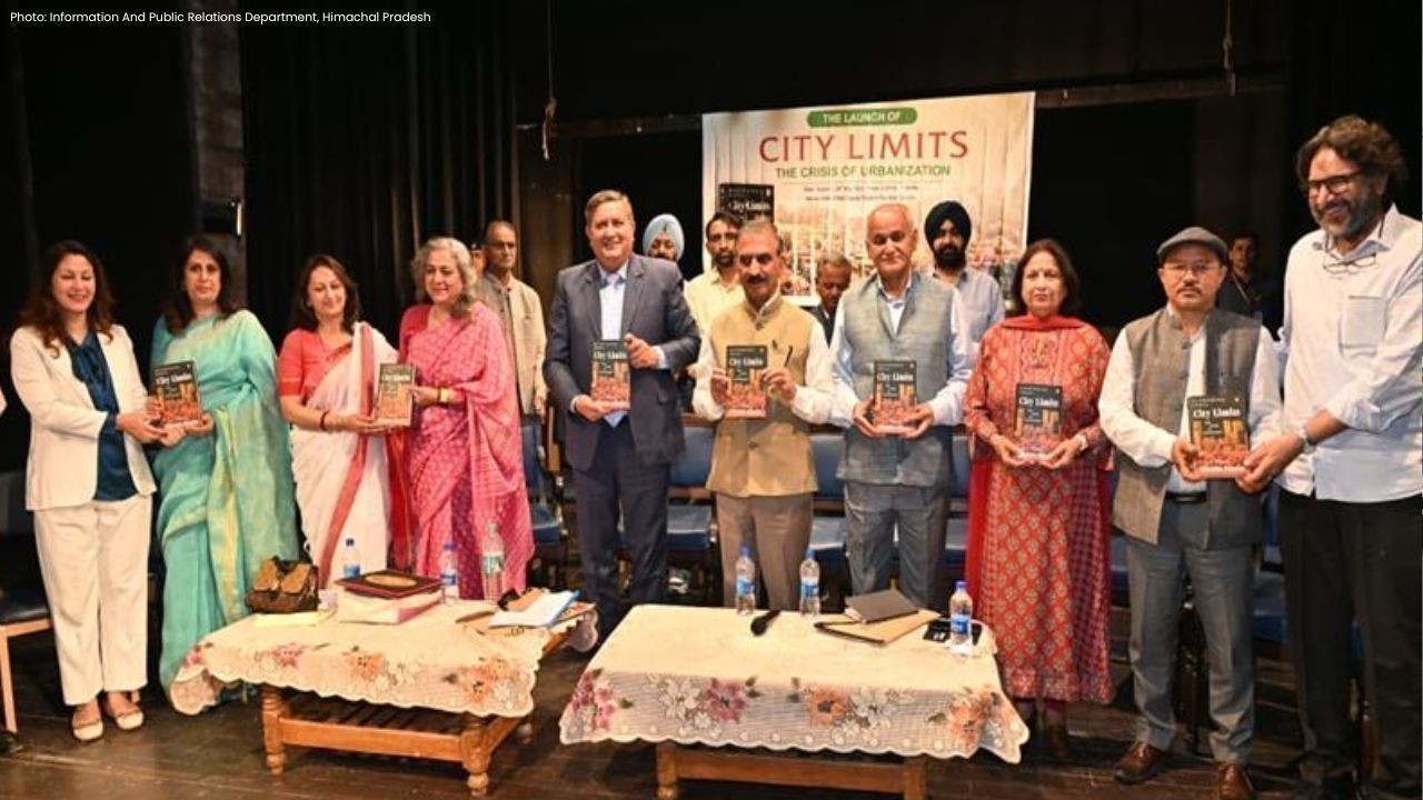 मुख्यमंत्री ने शिमला में शहरीकरण पर पुस्तक का विमोचन किया और विकास पर बात की