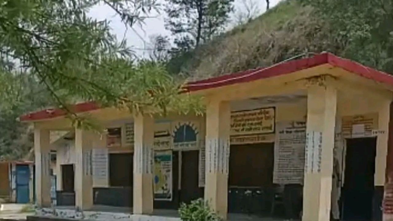 विकास नहीं तो वोट नहीं : कंगरी स्कूल पोलिंग बूथ पर ग्रामीणों ने किया पंचायत चुनाव का बहिष्कार