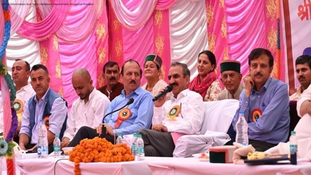 मुख्यमंत्री सुक्खू ने नेरवा स्कूल में छात्रों से शिक्षा और समस्याओं पर की बातचीत