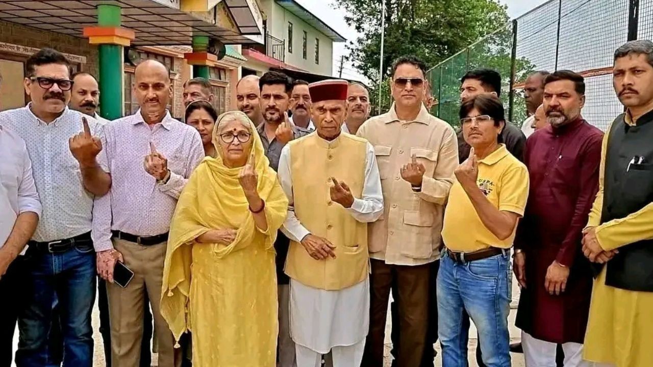 पंचायती राज चुनाव में प्रेम कुमार धूमल ने मतदान कर दिया बड़ा संदेश