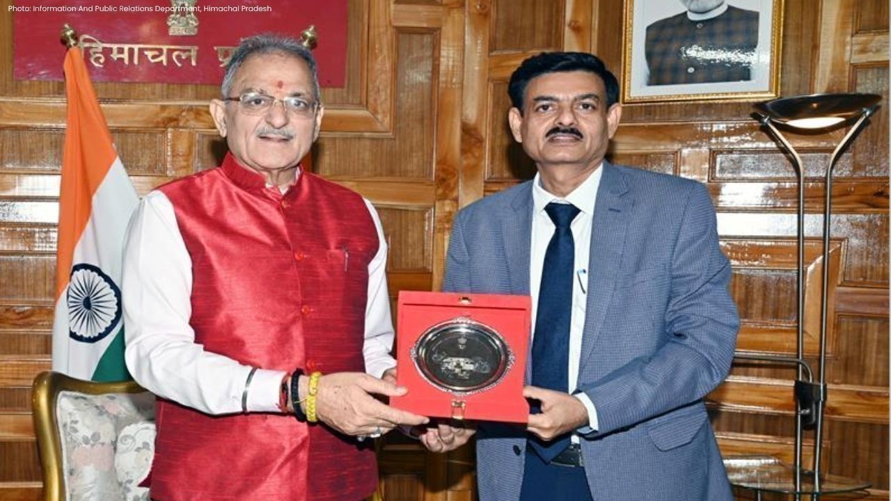 राष्ट्रीय लेखा एवं लेखा परीक्षा अकादमी के महानिदेशक ने राज्यपाल से की मुलाकात