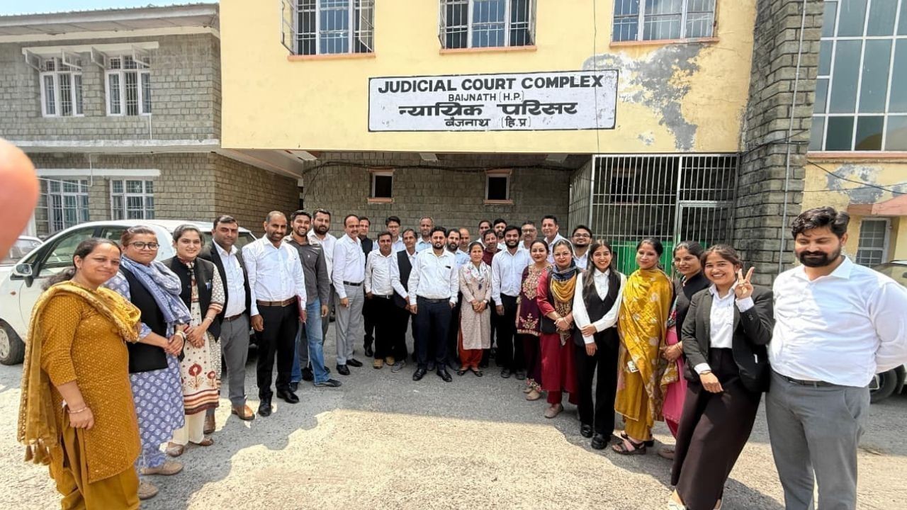 बैजनाथ बार एसोसिएशन चुनाव में अजय अवस्थी का दबदबा कायम, फिर बने अध्यक्ष