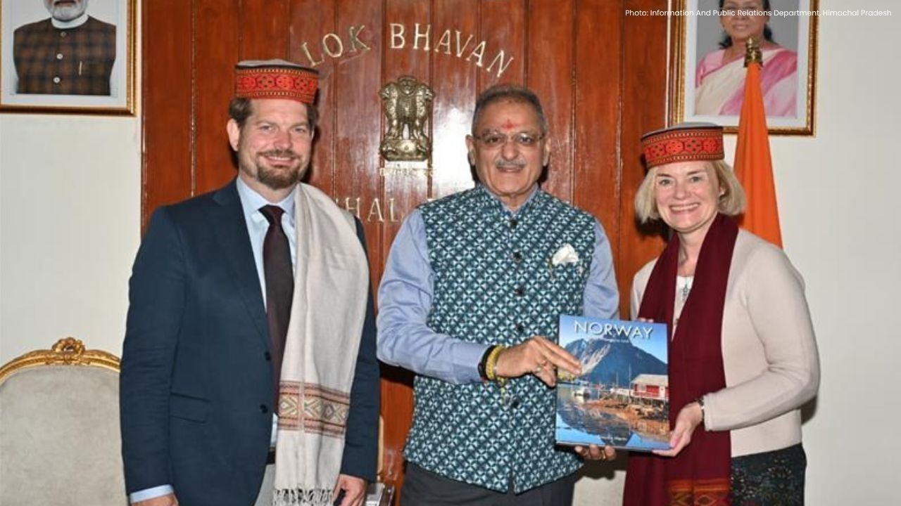 नॉर्वे की राजदूत ने लोक भवन में राज्यपाल से शिष्टाचार भेंट कर सहयोग पर चर्चा की