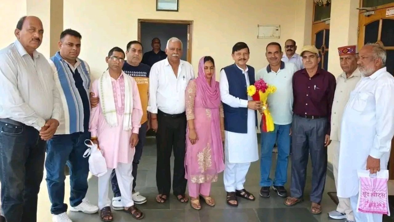 नवनिर्वाचित जनप्रतिनिधियों ने पूर्व विधायक एवं भाजपा प्रवक्ता राजेंद्र राणा से की शिष्टाचार भेंट