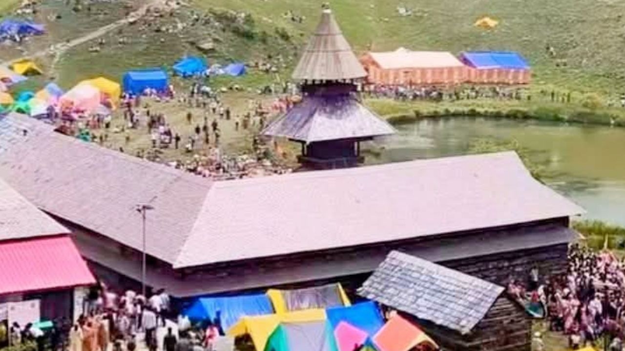 पराशर ऋषि मंदिर में सजा सरनाहुली मेला, उमड़े देवी-देवता और श्रद्धालु