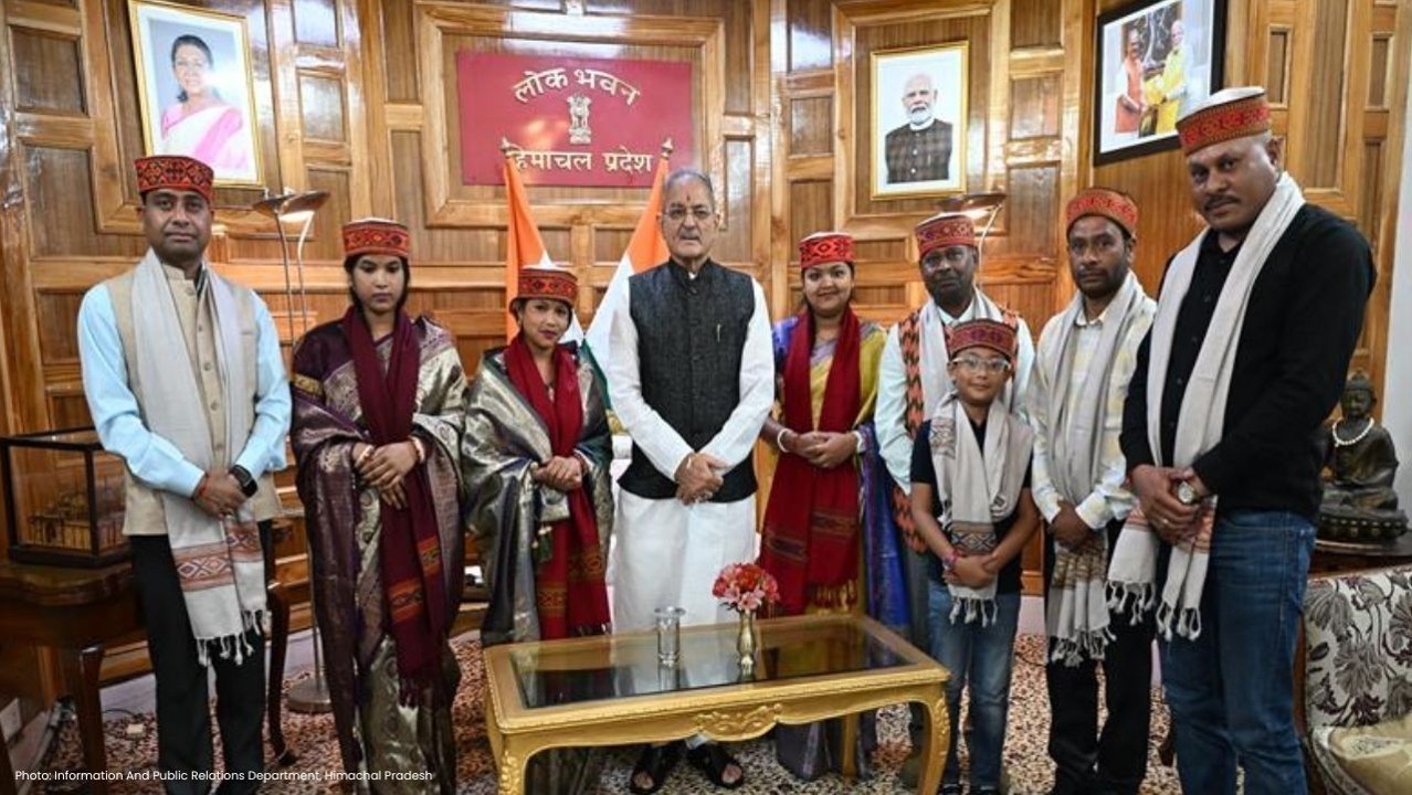 पश्चिम बंगाल स्थापना दिवस पर राज्यपाल ने लोगों को किया सम्मानित, कार्यक्रम में दिखी राष्ट्रीय एकता