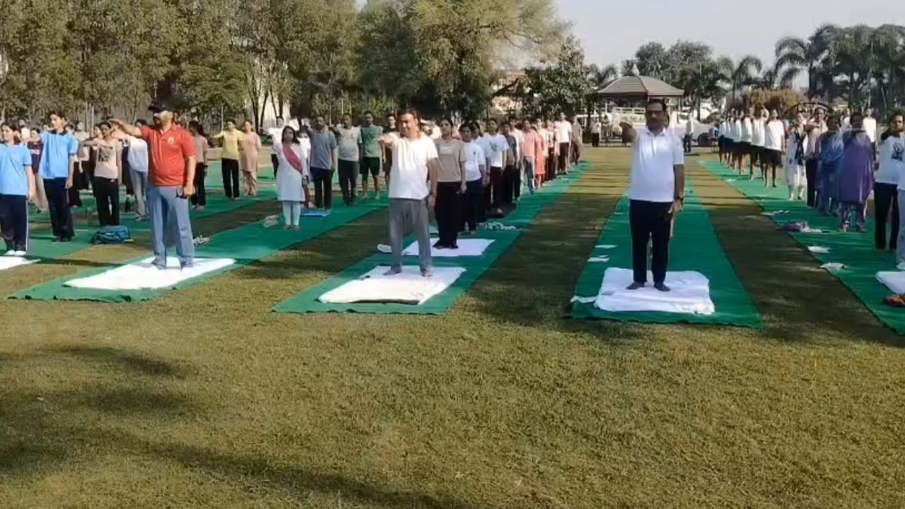 योग दिवस पर नालागढ़ में हुआ बड़ा आयोजन, योग अपनाने की दिलाई गई शपथ
