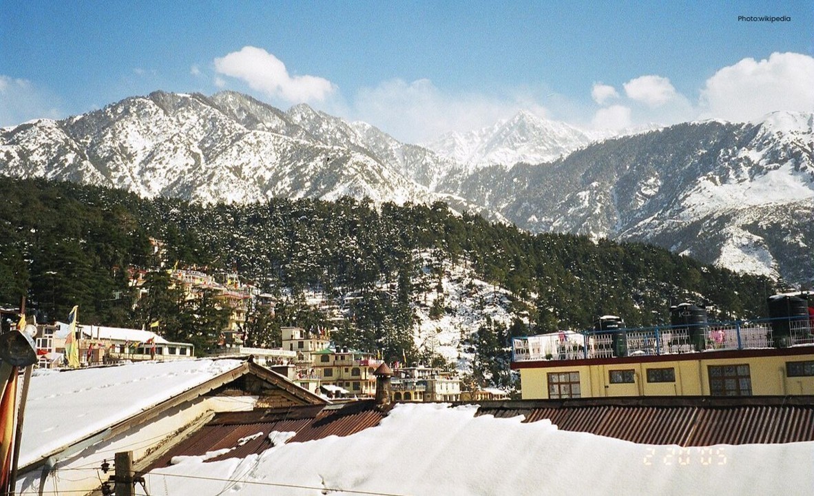 Kangra District Travel Guide: हिमाचल की विरासत, मंदिरों, चाय बागानों, Adventure और Kangri Dham का पूरा सफर