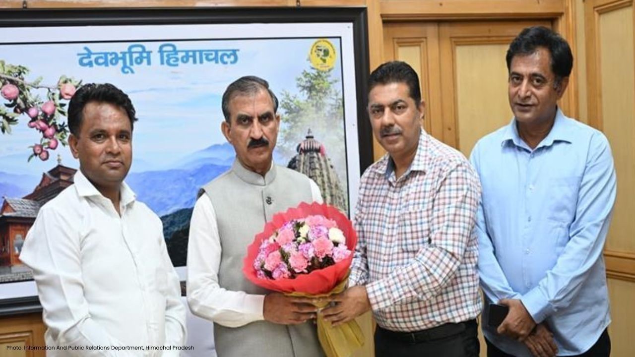 ऊना बाल कल्याण समिति के नए अध्यक्ष ने मुख्यमंत्री से की मुलाकात, बच्चों के भविष्य पर हुई चर्चा