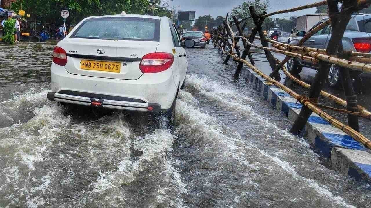 हिमाचल में बारिश का कहर जारी, सड़कें बंद और कई इलाकों में भारी नुकसान