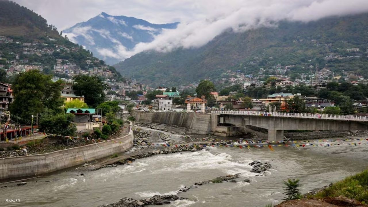 Himachal Weather Update: हिमाचल में भारी बारिश का कहर, कई जिलों में अलर्ट जारी