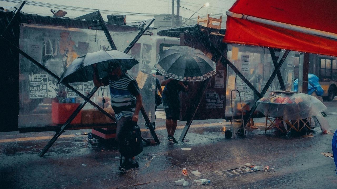 हिमाचल में अगले कई दिन बरसेंगे बादल, 60 से ज्यादा सड़कें बंद, प्रशासन अलर्ट