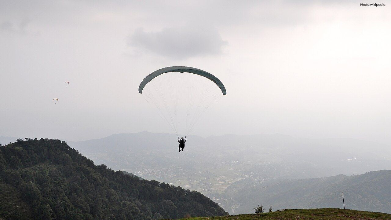 Bir Billing और Rajgundha Valley: Kangra की वह यात्रा, जहां आसमान में उड़ान और पहाड़ों में शांति एक साथ मिलती है