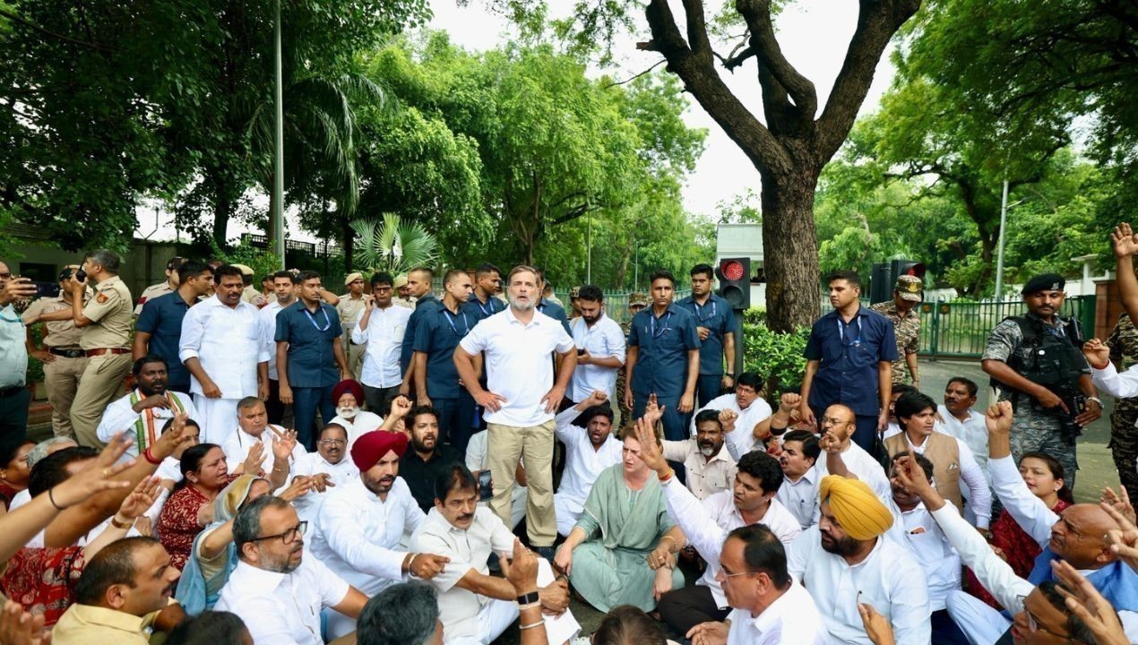 पीएम आवास के बाहर कांग्रेस का प्रदर्शन, छात्रों के मुद्दे पर केंद्र से मांगा जवाब
