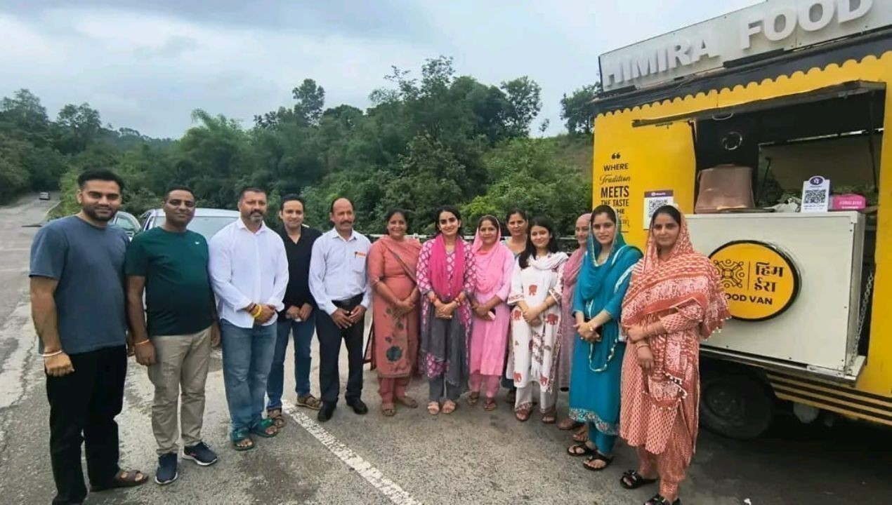 सुजानपुर की पंचायतों में पहुंचे उपायुक्त, विकास कार्यों का लिया जायजा