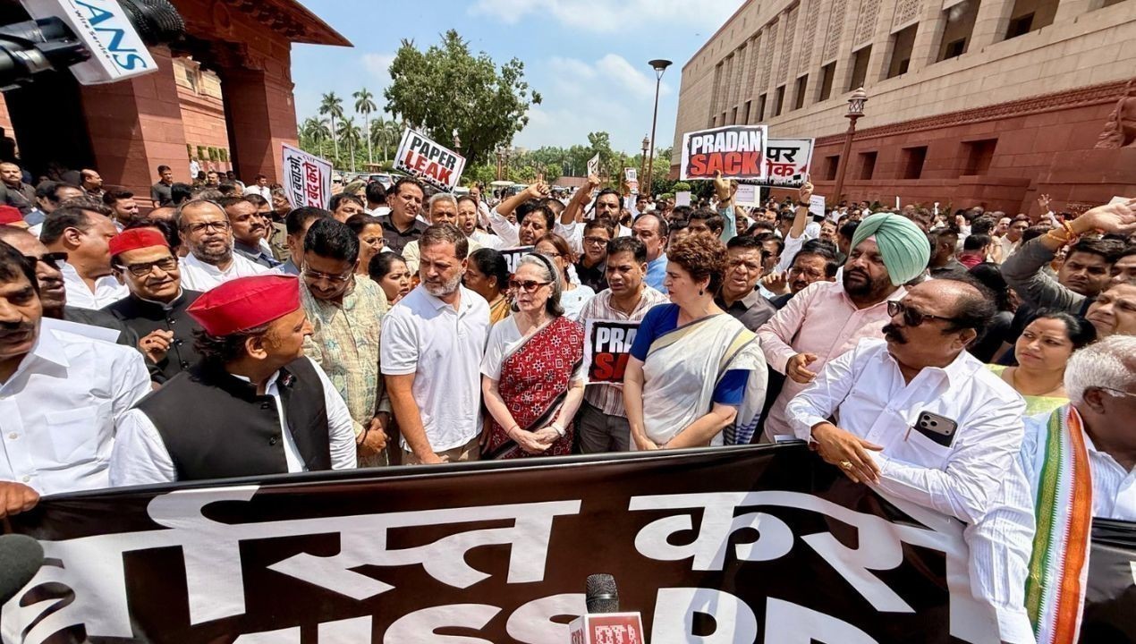 धर्मेंद्र प्रधान के इस्तीफे की मांग पर आंदोलन तेज, संसद से जंतर-मंतर तक हंगामा