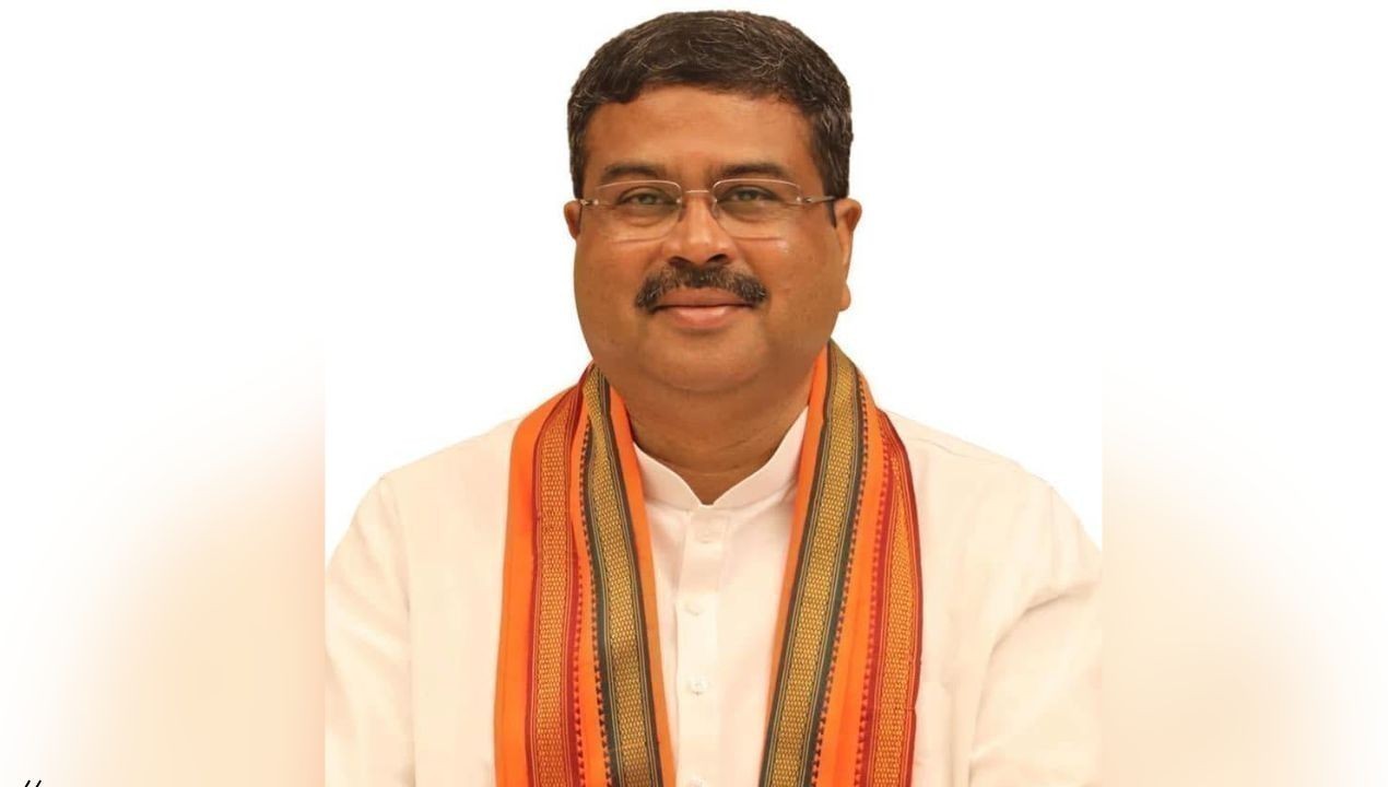 NEET-UG विवाद के बीच शिक्षा मंत्री ने छोड़ा पद, छात्रों के भविष्य को बताया सबसे बड़ी प्राथमिकता