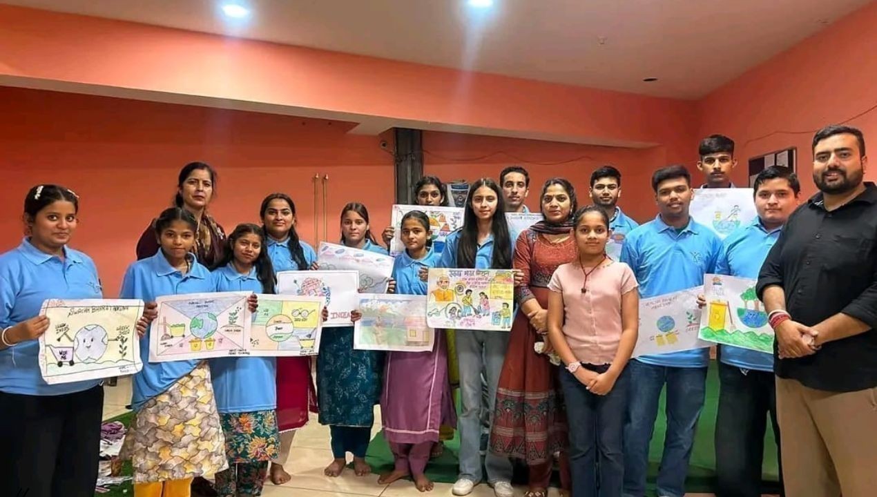 नादौन में बच्चों ने चित्रकला से दिया स्वच्छता और बेहतर आवास का संदेश