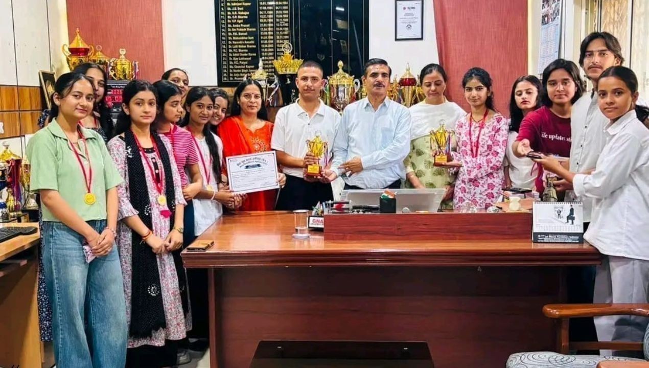 हमीरपुर महाविद्यालय के विद्यार्थियों ने जिला प्रतियोगिता में लहराया परचम