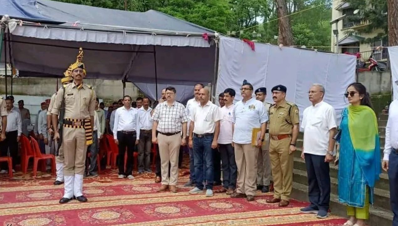 हमीरपुर में कारगिल विजय दिवस पर अमर शहीदों को दी गई भावभीनी श्रद्धांजलि
