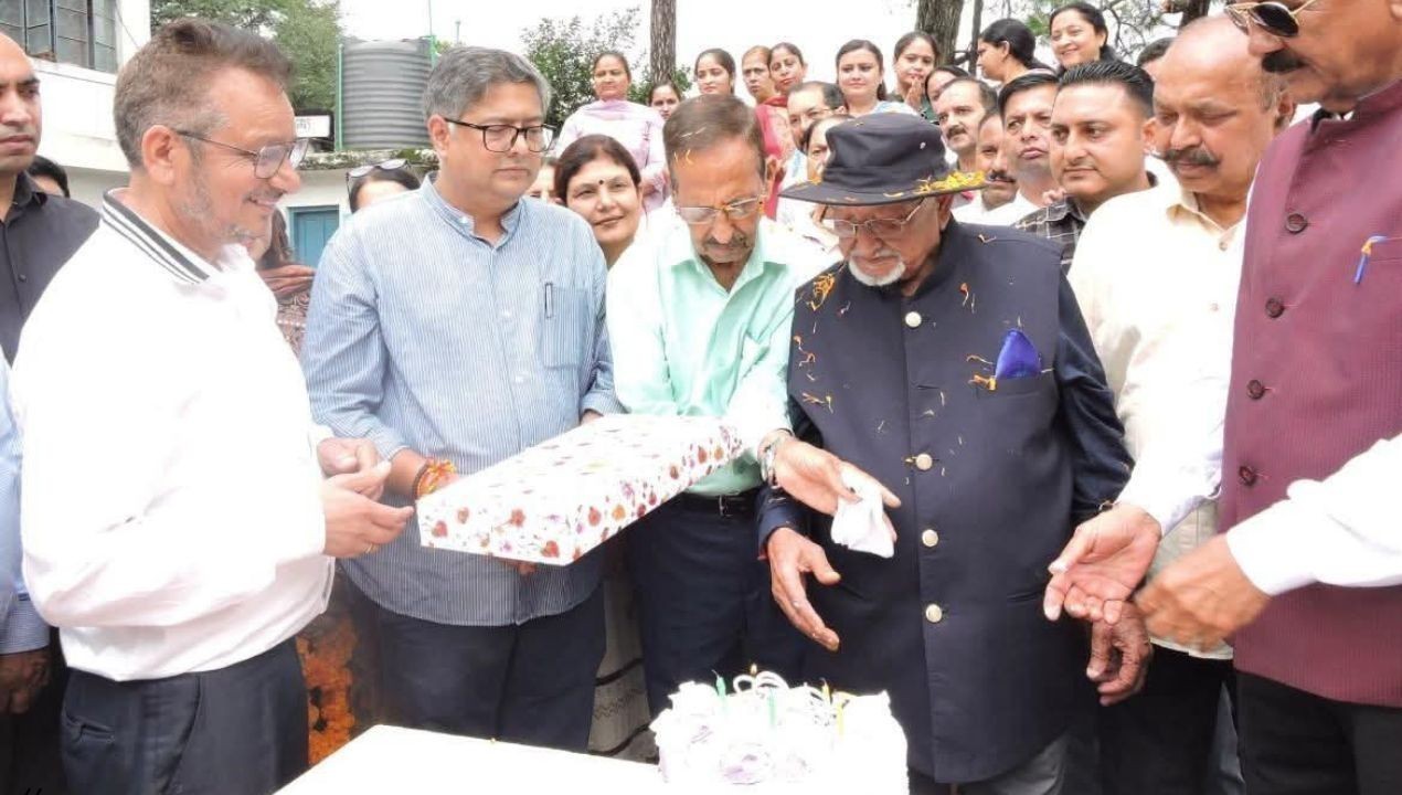 केएलबी कॉलेज में पौधारोपण संग मनाया गया बृज बिहारी लाल बुटेल का जन्मदिवस