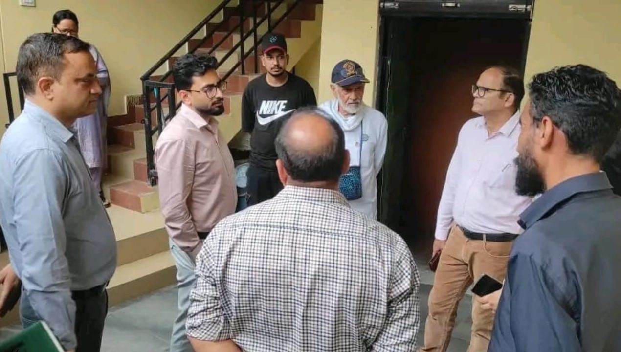 हमीरपुर में नशा मुक्ति केंद्रों का निरीक्षण, सुरक्षा मानकों पर सख्त निर्देश
